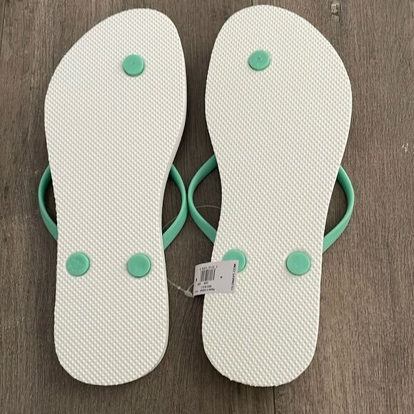 ❤️NWT Old Navy green and white stripes summer flip flops size 8 - Picture 5 of 5
